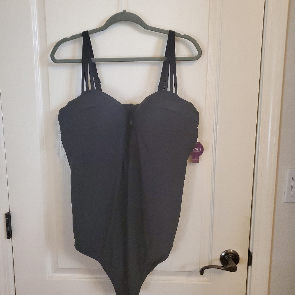 Plus Size New never been worn Black One Piece Lane Bryant Bathing Suit underwire